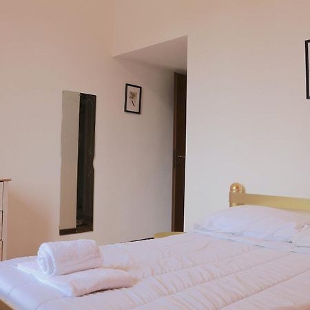 Appartement Le Residenze Della Poetessa à Corsico Extérieur photo